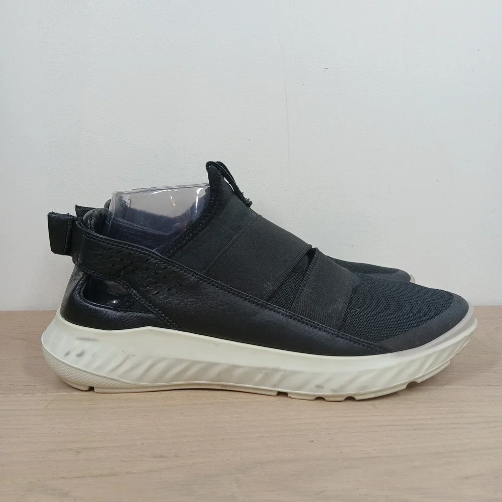 ECCO Slip On Sneakers Women 8 Black Leather Textile Platform Athleisure Comfort